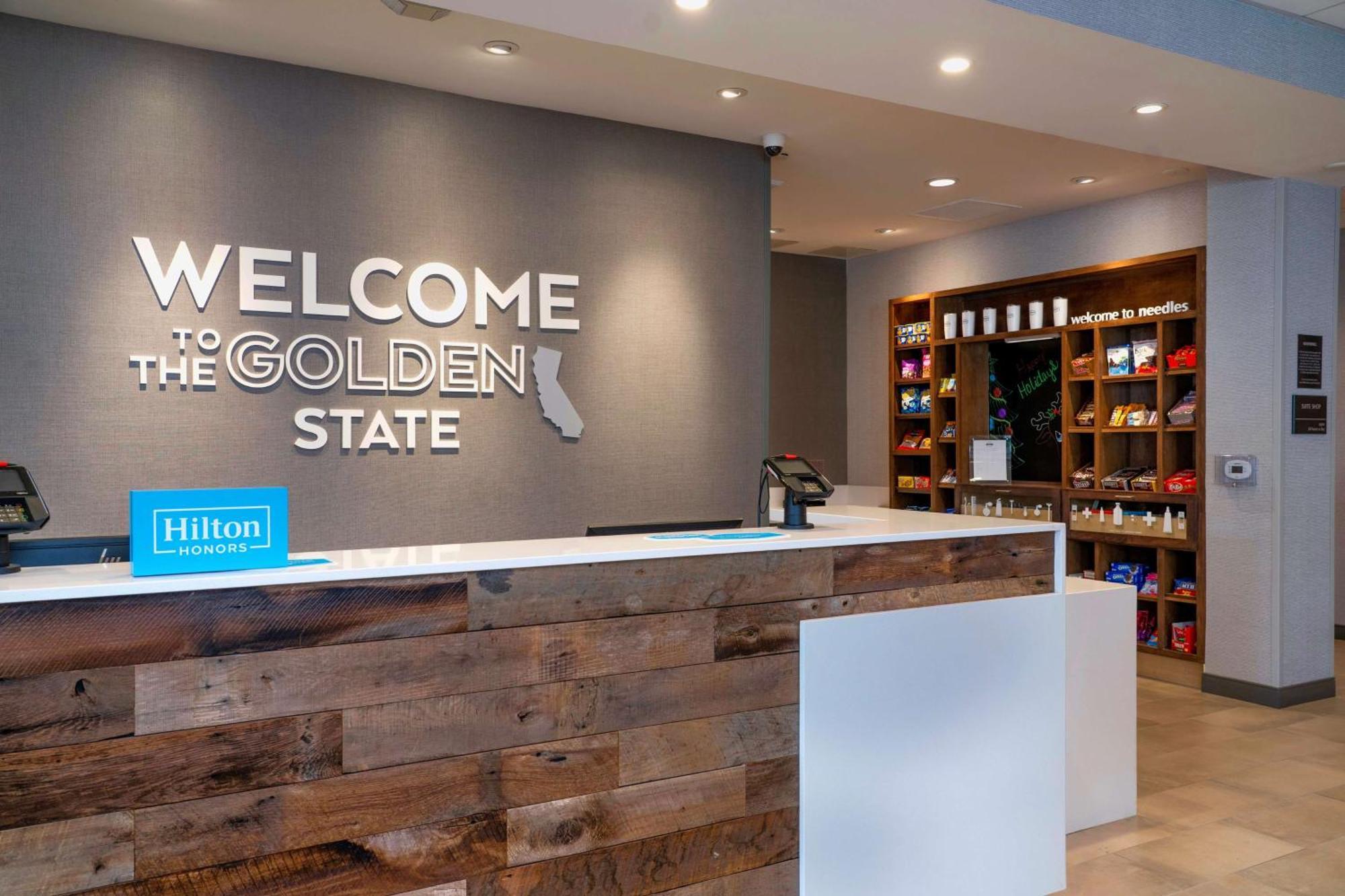 Hampton Inn Нидлс Экстерьер фото